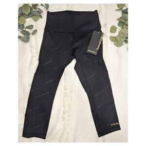 Lululemon Wunder Train HR  21" Crop Legging Logo in Black